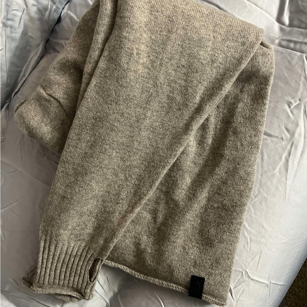 100% LAMBSWOOL Hooded Long-sleeved Sweater - Descended From Odin (UK) - Picture 4 of 8